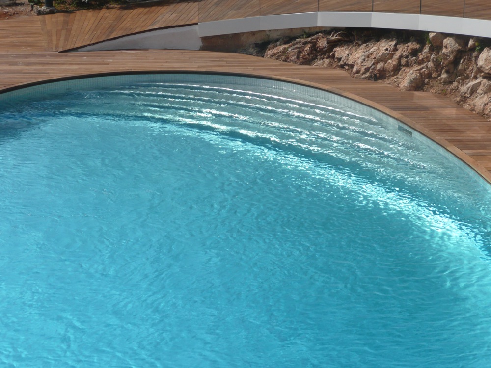 Piscine au Cap Ferrat en or blanc