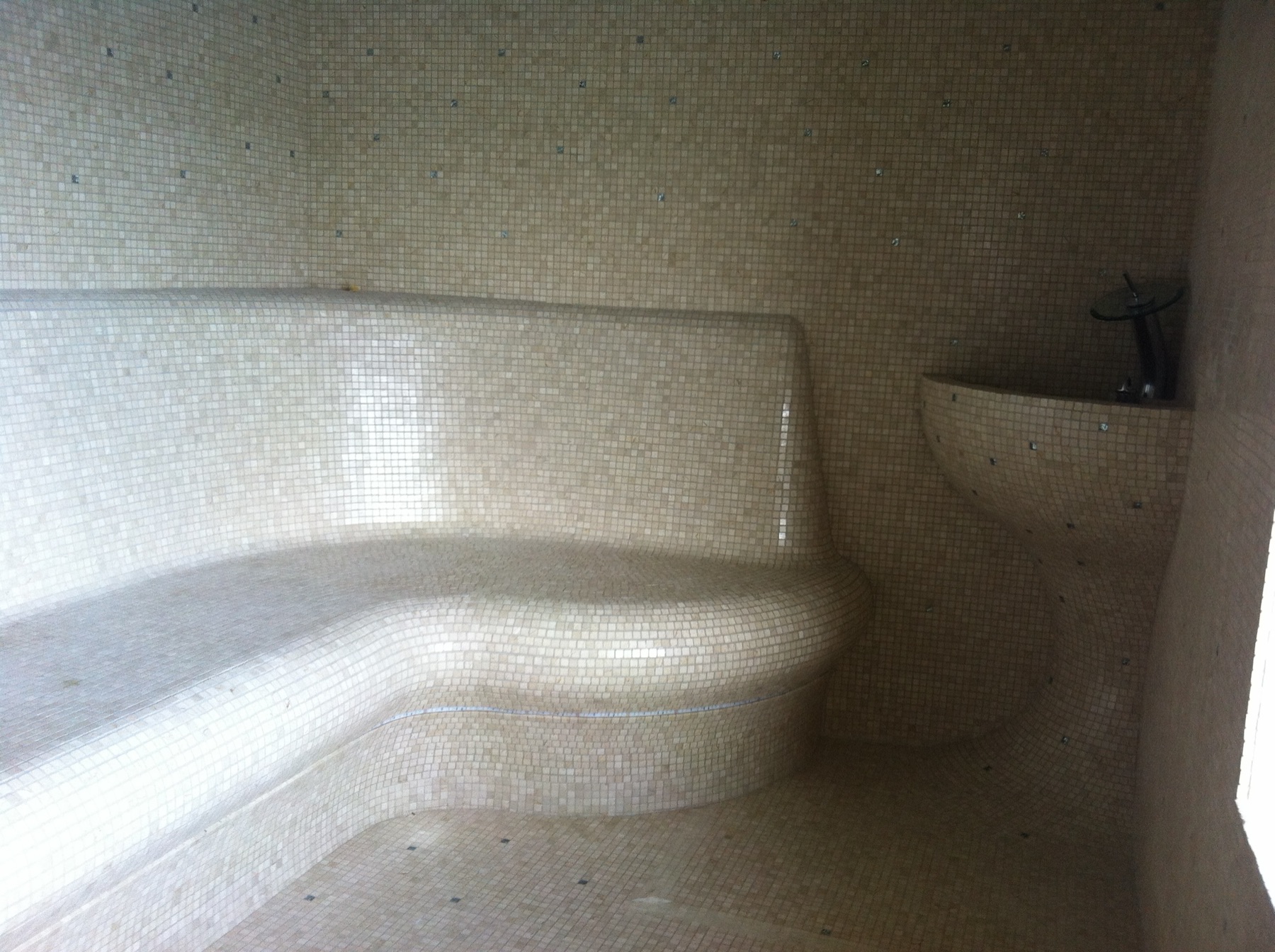 Le motif géométrique des parois — Hammam au Cap d’Antibes